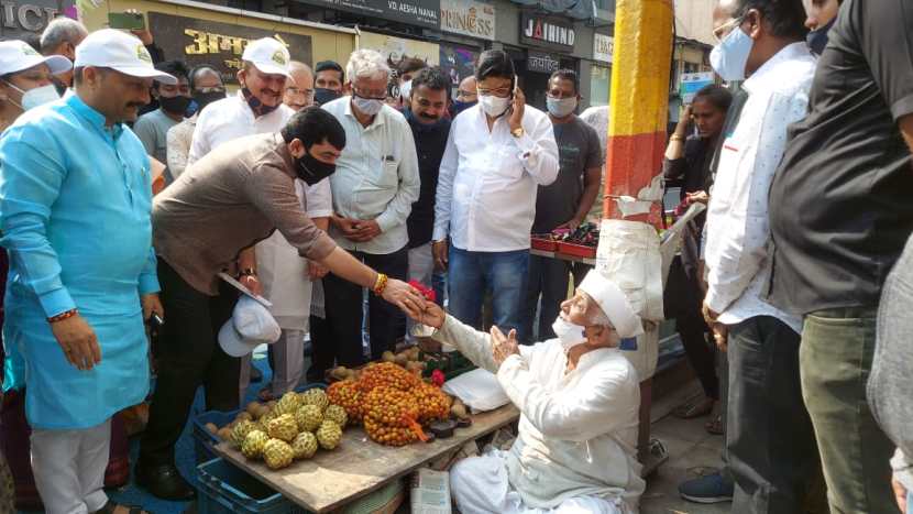 याआधी पादचारी दिनाचे महत्त्व नागरिकांनी समजून घेतले पाहिजे, असे पुण्याच्या महापौरांना याआधी म्हटले होते. त्यानंतर हा उपक्रम राबण्यात आला आहे