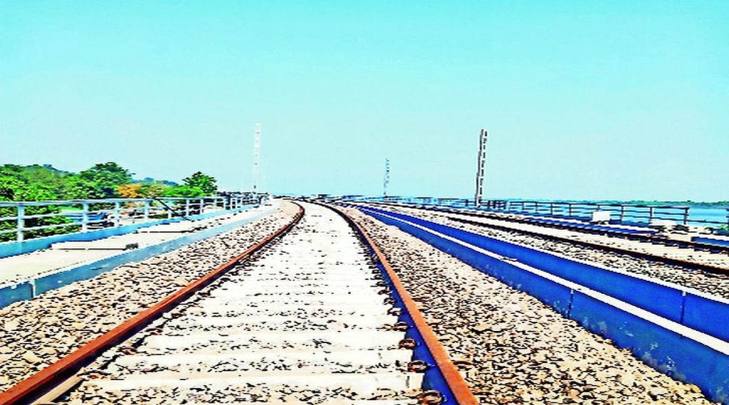 रेल्वे प्रकल्प मार्गी लावण्याचा सपाटा
