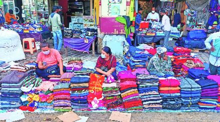 उबदार कपडय़ांनाही थंडी वाढण्याची प्रतीक्षा