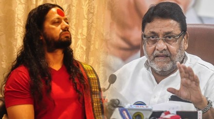महाराष्ट्रातल्या अकोल्याचे रहिवासी असलेल्या कालीचरण महाराज यांनी महात्मा गांधींविषयी अपशब्द वापरल्याचा आरोप करण्यात आला आहे. 