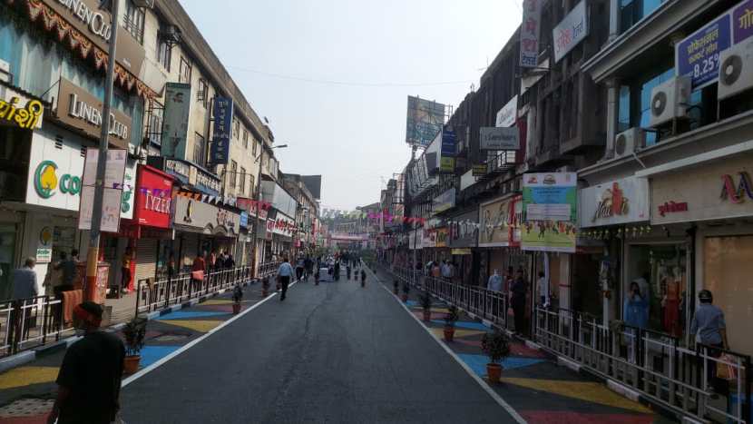पुणे महानगरपालिकेच्या माध्यमातून शहरातील सतत वर्दळीचा लक्ष्मी रोडवर ओपन स्ट्रीट मॉल संकल्पना राबविली गेली आहे