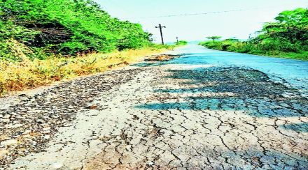 द्रुतगती मालवाहू मार्गामुळे स्थानिक रस्ते उखडले