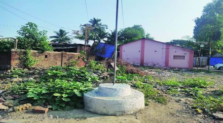 पाम गावचा कोंडवाडा वादाच्या भोवऱ्यात