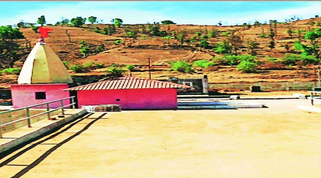 मोखाडा तालुक्यातील ओसरविरा येथील शिवमंदिर
