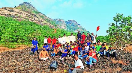 तांदुळवाडी गडावर विद्यार्थ्यांची सफर