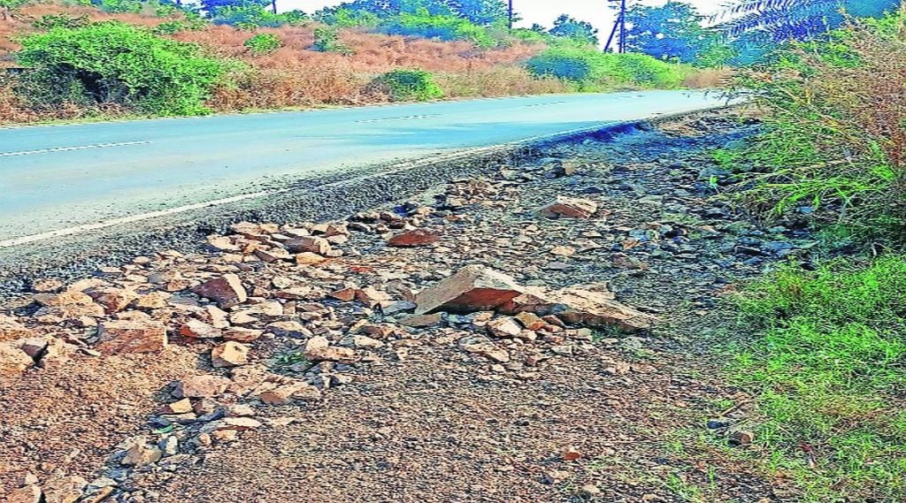 महामार्गावरील प्रवास धोकादायक