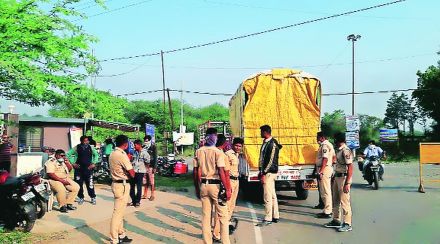 मद्यचोरीच्या वाहतुकीवर निर्बंध लावण्यासाठी विशेष पथके मद्यचोरीच्या वाहतुकीवर निर्बंध लावण्यासाठी विशेष पथके