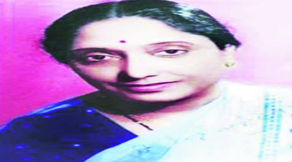 महिला कलाकाराच्या रंगमंचावरील गायन प्रस्तुतीची शताब्दीपूर्ती