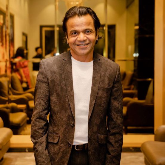 पण तुम्हाला माहितीय आहे का? दिलीप जोशींच्या ऐवजी जेठालाल हे पात्र अभिनेता राजपाल यादव यांना ऑफर करण्यात आले होते.