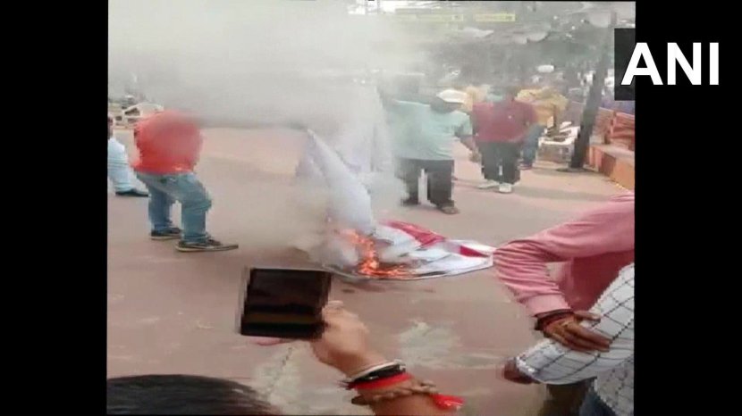 त्यांनी रेस्टॉरंटचे मालक संदीप दावर यांच्याकडे हा मुद्दा उपस्थित केल्यानंतर त्यांनी फूड फेस्टिव्हलला पाकिस्तानचे नाव दिल्याबद्दल माफी मागितली.