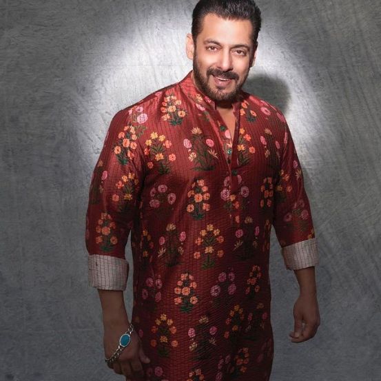 सलमानने पुढे कारण सांगत म्हटले, 'सगळे करत आहेत म्हणून मी देखील तसे करावे असे माझे अजीबात नाही. आई-वडील, कुटुंबीय, घरातील लहान मुले माझे चित्रपट पाहात असतात. त्यामुळे मला असे सीन्स द्यायला आवडत नाहीत. मला माझी प्रतिमा स्वच्छ ठेवायला आवडते.'