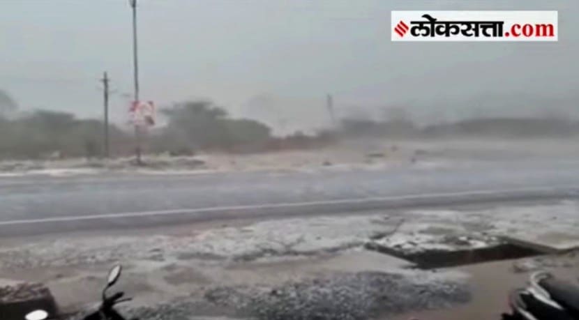 दोन ठिकाणी वीज पडली. तर बाभळीच्या झाडाखाली बांधलेला बैल ठार झाला. पारध, पिंपळगाव रेणुकाई, हिसोडा, वडोदतांगडा, पद्मावती, धावडा येथे अवकाळी पाऊस व गारपीट झाल्याचे वृत्त आहे. तूर काढणीत असल्याने ती भिजल्यानेही नुकसान वाढण्याची शक्यता आहे.