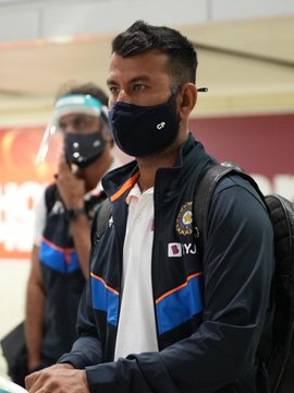 दरम्यान, रवींद्र जडेजा आणि अक्षर पटेल या दोन प्रमुख डावखुऱ्या फिरकीपटूंशिवाय भारत कसोटी मालिकेत जाणार आहे. शुबमन गिलही दुखापतग्रस्त असून तो संघाचा भाग नाही.