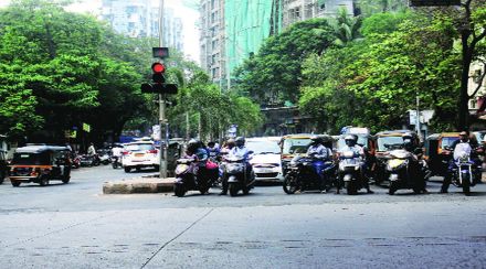 वाहतूक कोंडी टाळण्यासाठी सिग्नल यंत्रणेच्या वेळेत बदल