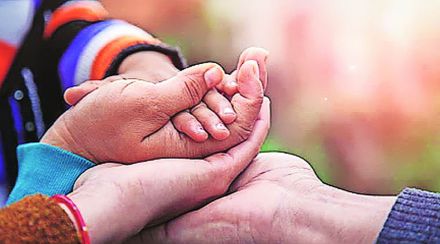दत्तक देण्याच्या नावाखाली मुलांची विक्री