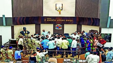 ठाणे महापालिकेत गदारोळ