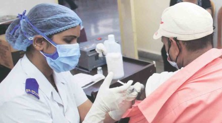 राज्यातील १९.२७ टक्के नागरिक पहिल्या लसमात्रेपासून वंचित राज्यातील १९.२७ टक्के नागरिक पहिल्या लसमात्रेपासून वंचित