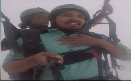 paragliding-man-vipin-kumar-sahu-viral-video