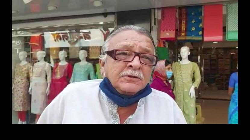 आम्हाला कल्पना न देता हा उपक्रम राबविला गेला आहे. आमचा देखील विचार केला पाहिजे होता, अशी तक्रार दुकानदारांनी केली आहे.(सर्व फोटो – सागर कासार)