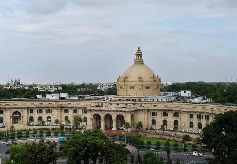 वर दिलेल्या आमदारांच्या मालमत्तेचा तपशील त्यांनी २०१७ च्या यूपी विधानसभा निवडणुकीदरम्यान दिलेल्या प्रतिज्ञापत्रातून घेतला आहे. (फोटो – जनसत्ता)