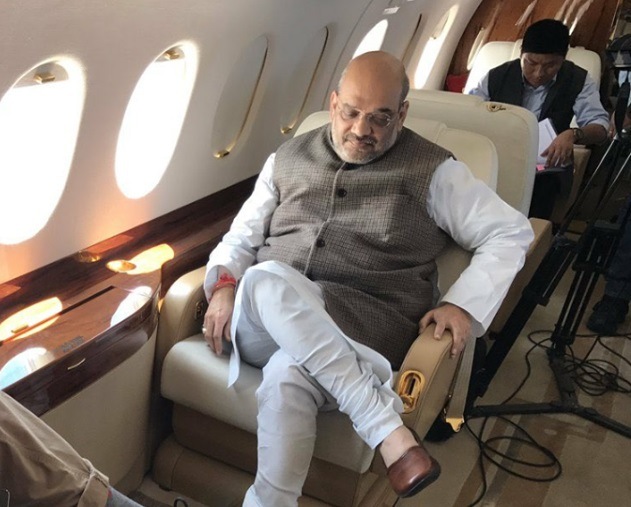 विशेष म्हणजे गुजराती भाषेतील हे पुस्तक लिहिण्यासाठी अमित शाहांनी अगदी लंडनवरुनही काही साहित्य आणि कागदपत्रं पुरावे म्हणून आणल्याचा दावा फडणवीसांनी यावेळी केला.