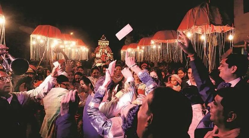 लग्न समारंभासाठी जास्तीत जास्त ५० व्यक्तींच्या उपस्थितीची परवानगी.