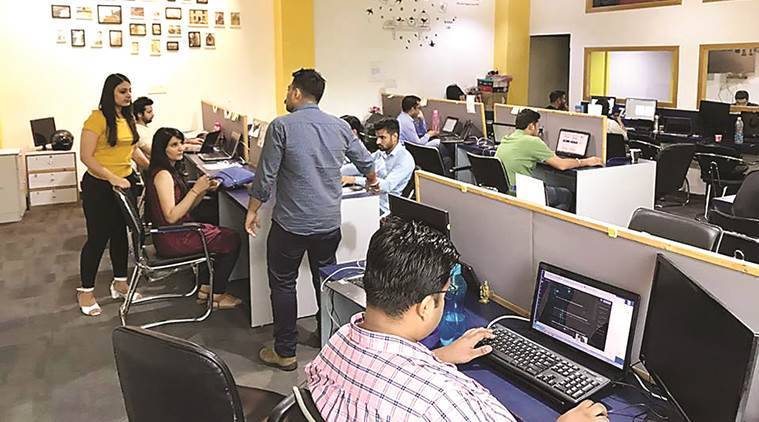 खासगी कार्यालयांमध्ये ५० टक्के उपस्थितीचे बंधन घालण्यात आले आहे.