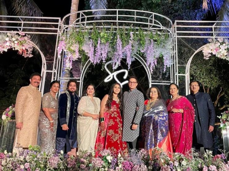अभिनेत्री निर्मिती सावंत आणि त्यांचं कुटुंब