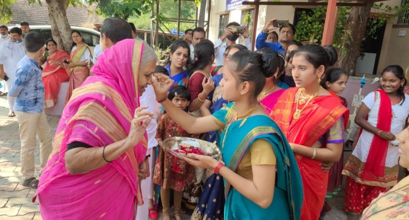 Mother of orphans Sindhutai Sapkal