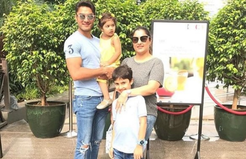 अविनेश रेखीने देखील २६ व्या वर्षी लग्न केलं होतं. अविनेशने २०१० मध्ये आपली मैत्रीण रईसासोबत गाठ बांधली.