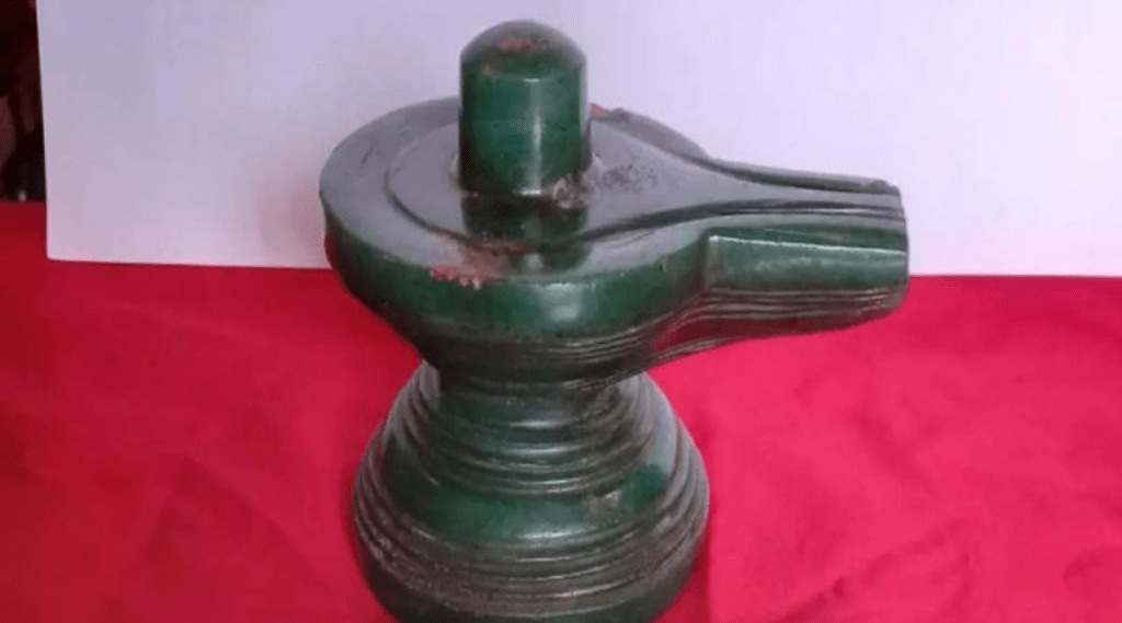 Thanjavur emrald lingam shivlinga Thanjavur emrald lingam shivlinga