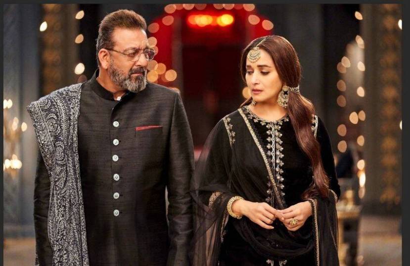 एक काळ होता जेव्हा माधुरी दीक्षित आणि संजय दत्त यांच्या अफेअरची चर्चा व्हायची. मात्र, संजय दत्तचं नाव ताडा प्रकरणात आलं आणि माधुरी संजय दत्तपासून दूर झाली. त्यानंतर दोघांनी कधीही स्क्रिनवर सोबत काम केलं नाही. मात्र, २०१९ मध्ये २१ वर्षांनी ते पुन्हा कलंक या चित्रपटात दिसले.