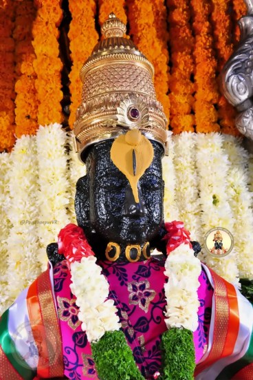 decoration of tricolor flowers In vitthal rukmini temple of pandharpur on the occasion-of republic day