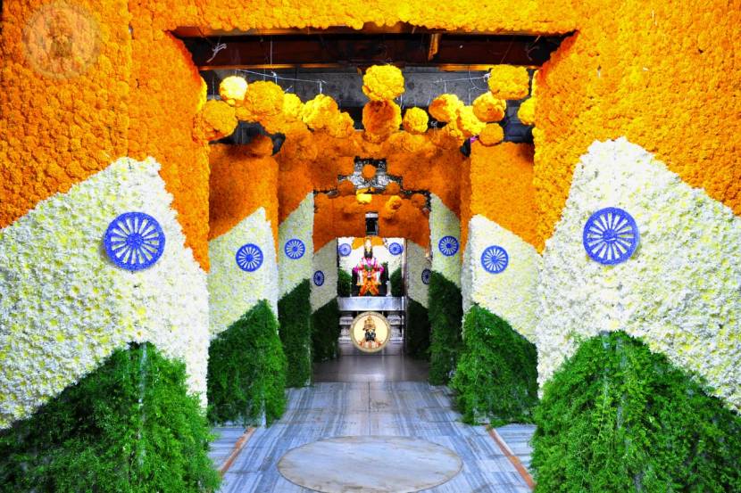 decoration of tricolor flowers In vitthal rukmini temple of pandharpur on the occasion-of republic day