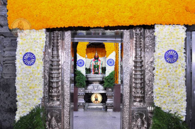 decoration of tricolor flowers In vitthal rukmini temple of pandharpur on the occasion-of republic day