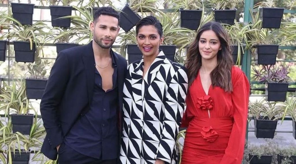 ananya panday, gehraiyaan, gehraiyaan promotion, ananya panday video, deepika padukone, siddhant chaturvedi, अनन्या पांडे, गहराइयां, गहराइयां प्रमोशन, अनन्या पांडे व्हिडीओ, दीपिका पदुकोन, सिद्धांत चतुर्वेदी