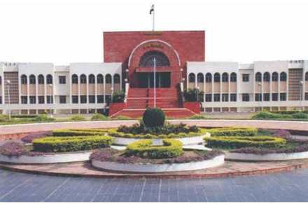 लेबर कॉलनीतील घरे रिकामी करण्याच्या नोटिशीविरोधातील याचिका फेटाळली