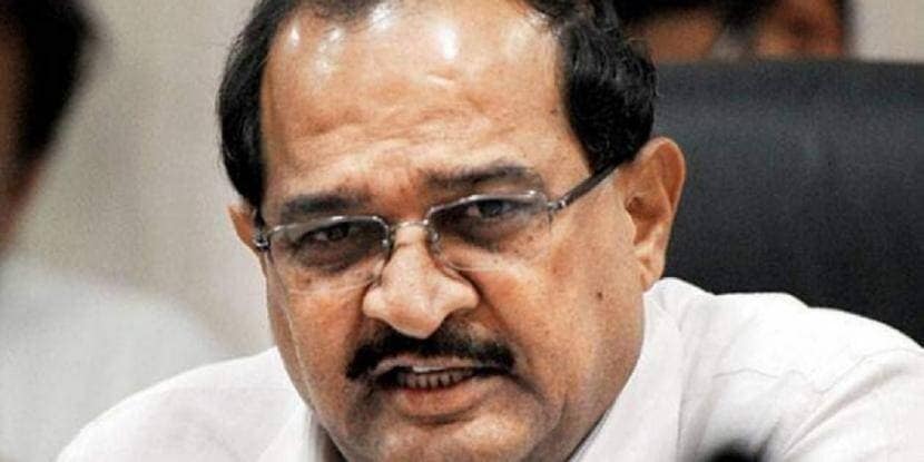 भाजपा नेते राधाकृष्ण विखे पाटील यांनाही करोना झाला आहे.