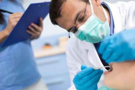 दंत महाविद्यालयातील शिक्षकांकडून अध्यापन बंद दंत महाविद्यालयातील शिक्षकांकडून अध्यापन बंद