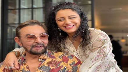 परवीन बॉबीमुळे कबीर बेदींनी पत्नीवर नाव बदलण्यासाठी टाकलेला दबाव, आत्मचरित्रात केला खुलासा परवीन बॉबीमुळे कबीर बेदींनी पत्नीवर नाव बदलण्यासाठी टाकलेला दबाव, आत्मचरित्रात केला खुलासा