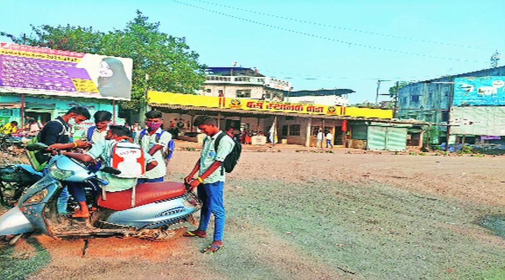 शालेय प्रवास विद्यार्थ्यांसाठी आर्थिक भुर्दंड