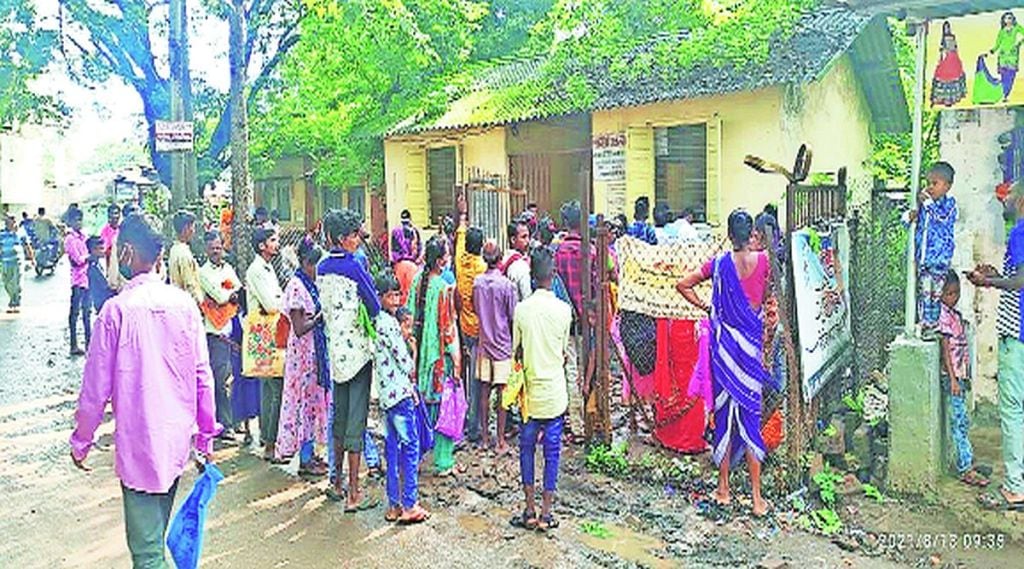 आाधार कार्ड काढण्यासाठी कासामध्ये गर्दी