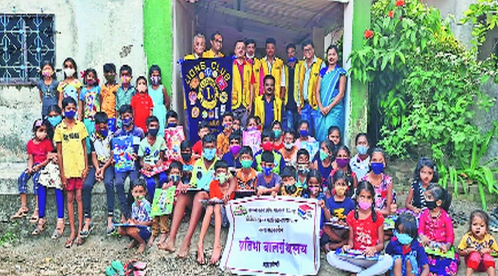 शिक्षकांच्या संकल्पनेतून ओटीवर प्रतिभा बाल ग्रंथालय