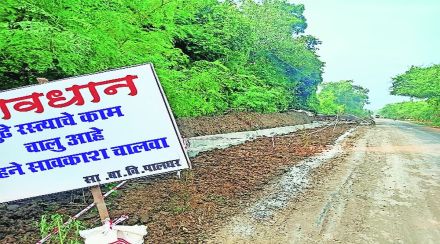 निर्जन रस्त्यावर कोटय़वधी रुपयांचे गटार बांधकाम निर्जन रस्त्यावर कोटय़वधी रुपयांचे गटार बांधकाम