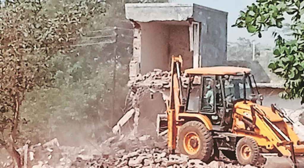 अंतर्गत वादाने धोंडेवाडी गावच जमीनदोस्त!