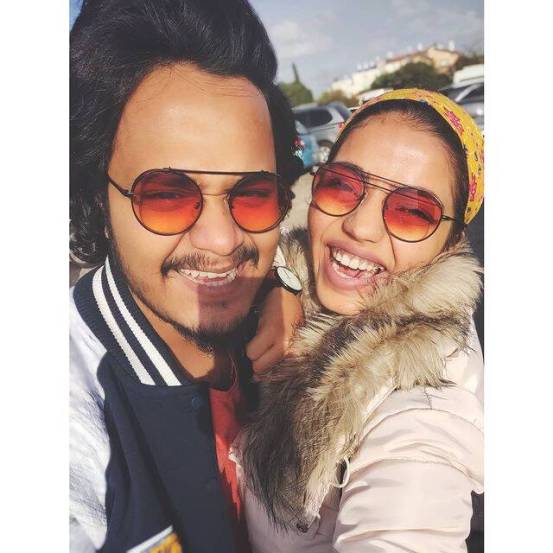 व्हॅलेंटाइन डेच्या दिवशी त्या दोघांनी एकमेकांसोबतचा फोटो शेअर करत प्रेमाची कबुली दिली होती.