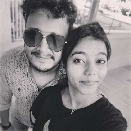 जुईली आणि रोहित गेल्या आठ वर्षांपासून एकमेकांना डेट करत आहेत.