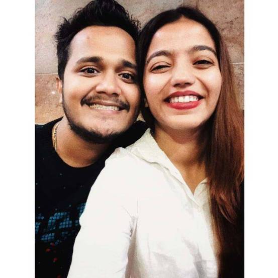 जुईली ही देखील एक गायिका आहे.