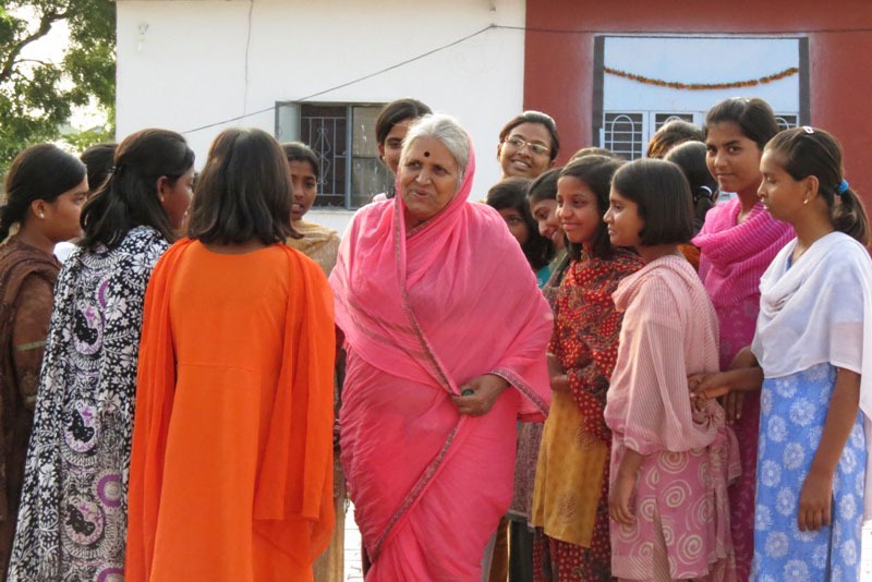 sindhutai sapkal sculpture