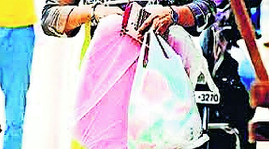 प्रतिबंधित प्लास्टिक निर्मितीला चाप
